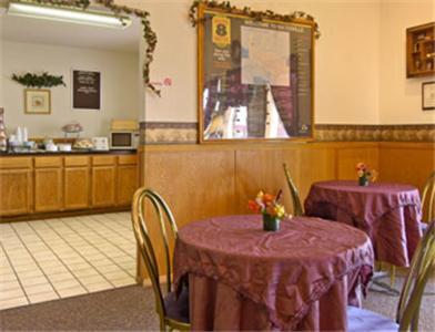 Super 8 By Wyndham Batesville מסעדה תמונה